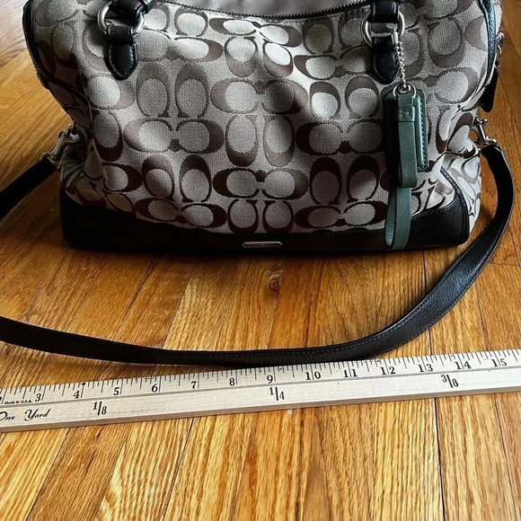 Coach Park Signature Brown and Beige Jacquard pattern, 3 zippered bag. - Picture 5 of 11